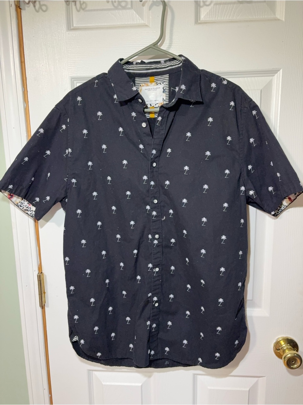 Denim & Flower Black Short-Sleeve Palm Tree Print Button-Down Shirt